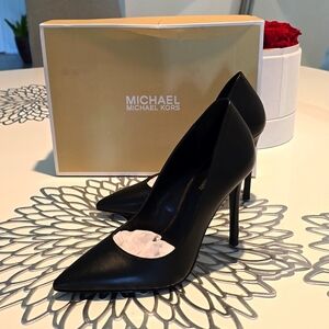 Michael Kors Black pump